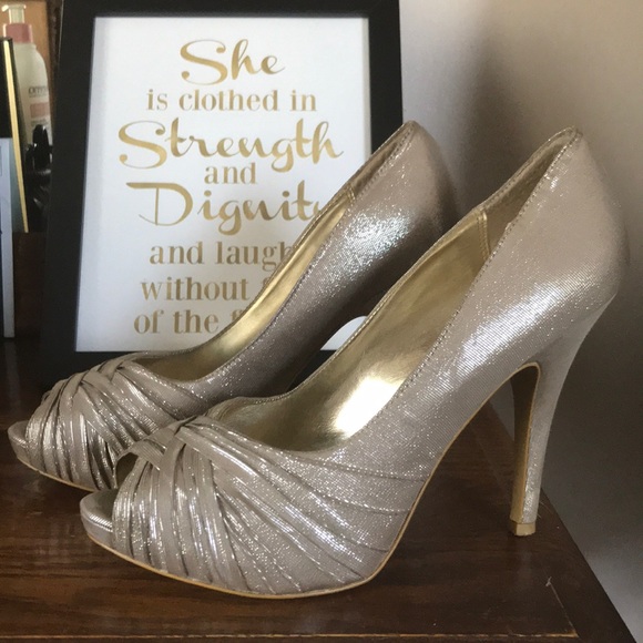 Lulu Townsend Shoes - Lulu Townsend Silver Peep Toe Heels - 8.5